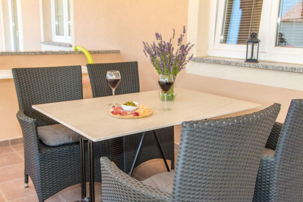 Apartmani Zoric Punat Eksteriør billede